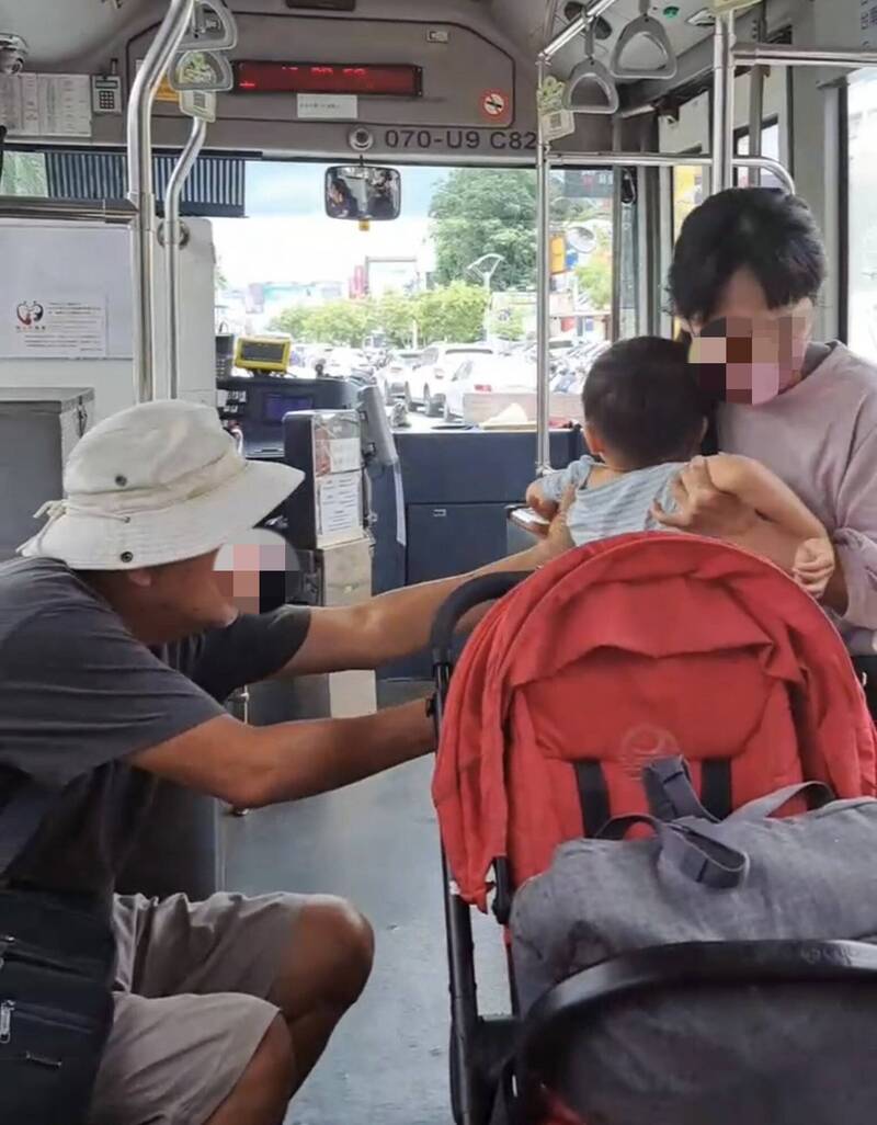[新聞] 台南公車司機耍老大欺負2寶媽 嗆「招給