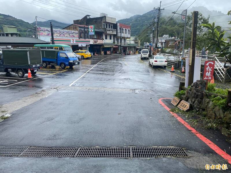 海葵颱風過境後，桃園市後山復興區上巴陵一帶仍有強風驟雨，後山4所國小同步停課。（記者李容萍攝）