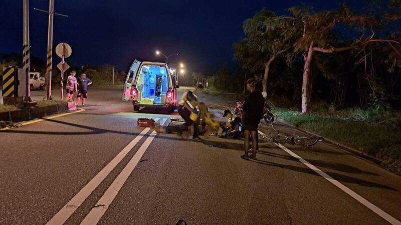 台東市南島大道晚間發生車禍，被撞男子命危，肇事休旅車逃逸。（記者黃明堂翻攝）