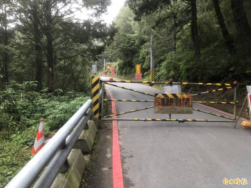 海葵颱風襲台造成台20線南橫公路多處災損，向陽-利稻-霧鹿路段5日中午起封閉搶修；圖為3日上午向陽至初來路段預警性封閉。（資料照，記者陳賢義攝）