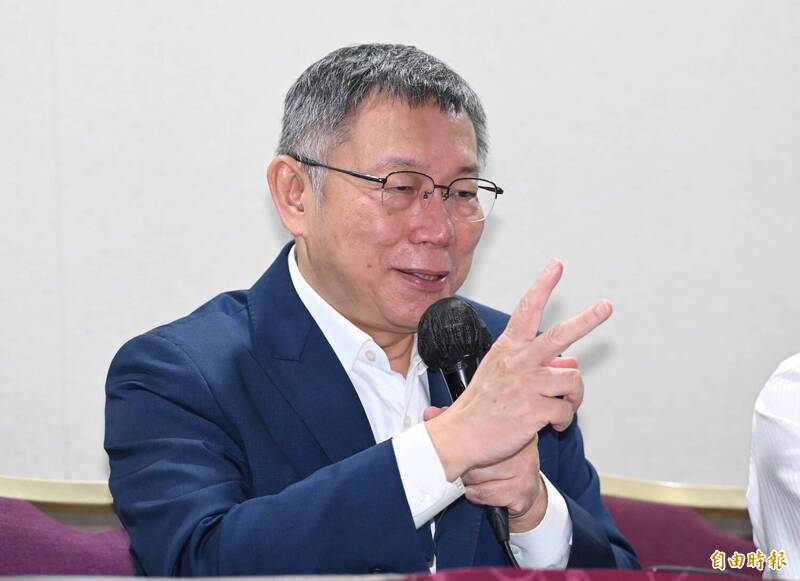 民眾黨總統參選人、黨主席柯文哲今日受訪表示,台南市黨部主委蔡宛秦是以個人身份出席李全教造勢場合,並坦承自己曾在2個月前見過李全教。(記者劉信德攝) 民眾黨總統參選人、黨主席柯文哲今日受訪表示,台南市黨部主委蔡宛秦是以個人身份出席李全教造勢場合,並坦承自己曾在2個月前見過李全教。(記者劉信德攝)