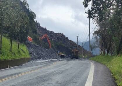 北橫公路台7線86.5公里出現土石流，交通一度受阻。（公路總局提供）