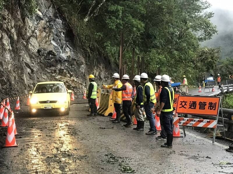 台20線利稻段便道搶修完成，到10月8日下午5點止，分時段開放通行。（關山工務段提供）