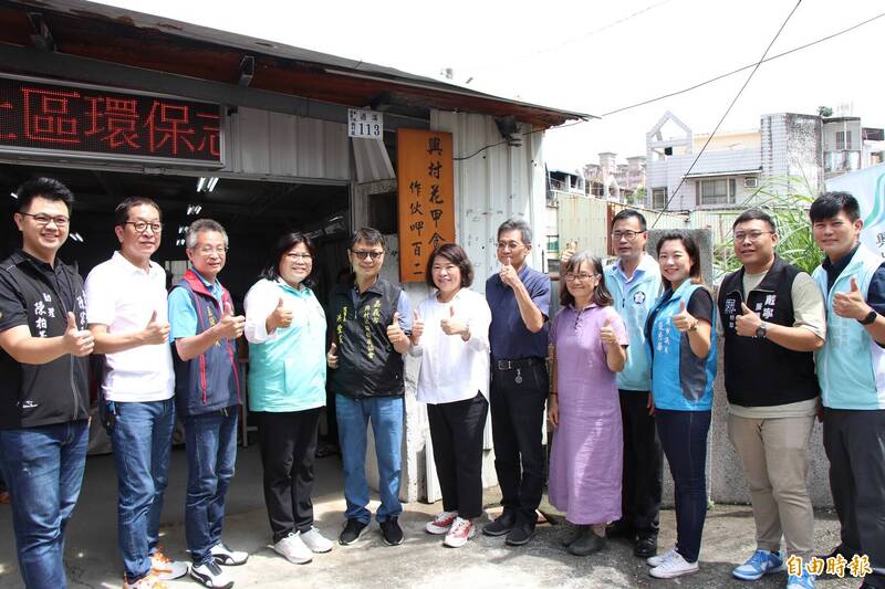 嘉義市興村花甲食堂揭牌啟用，週一至週五提供社區長輩營養餐食。（記者王善嬿攝）