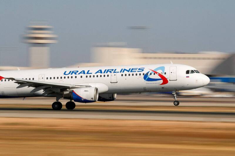 烏拉爾航空公司一架原定由索契飛往鄂木斯克的飛機在新西伯利亞緊急降落。烏拉爾航空公司客機示意圖，與本新聞無關。（路透）