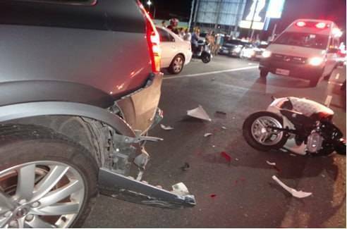 [新聞] 先撞違停汽車再遭後車撞擊 台南22歲女騎