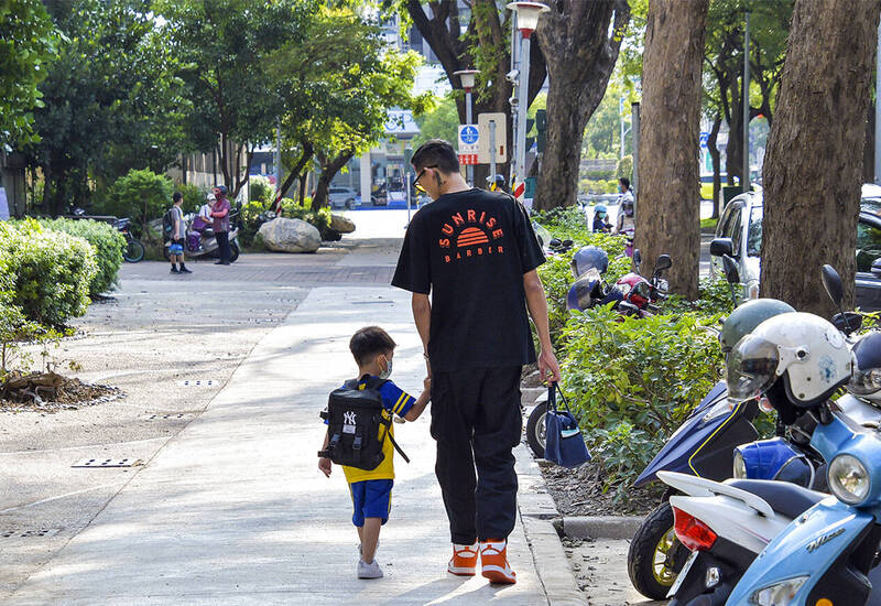 高雄市四維國小通學步道完成改善。（記者葛祐豪翻攝）