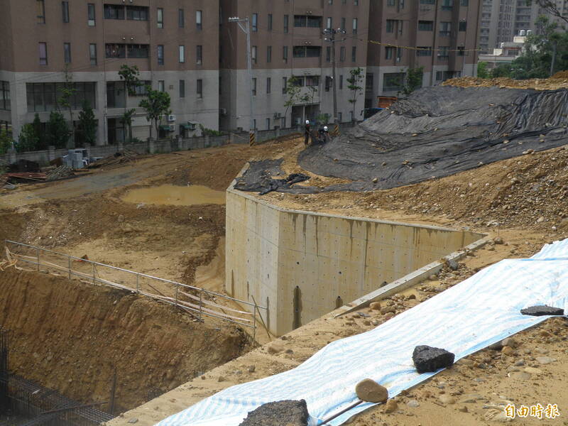 針對深開挖工地，桃園市政府建立巡檢制度，並公布開挖結果。（記者謝武雄攝）