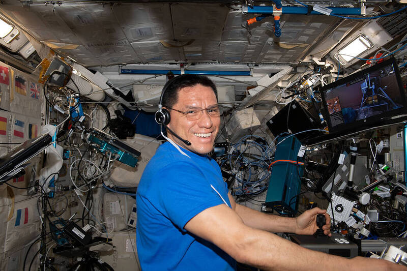 美国太空人卢比欧（见图）近日已在国际太空站（ISS）上待了超过355天，预计将于月底返回地球的他，也打破了美国人在轨道任务中单次停留时间最久的纪录。（图撷自NASA）(photo:LTN)