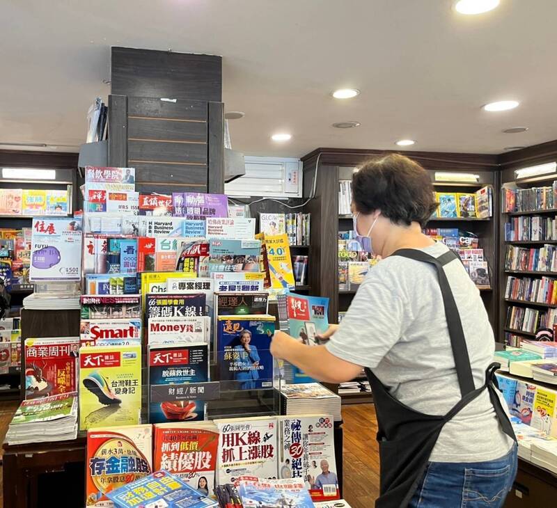 警署刊物「警光雜誌」昨上架網路書店與門市，冀能推廣安全意識到各階層。（記者邱俊福翻攝）