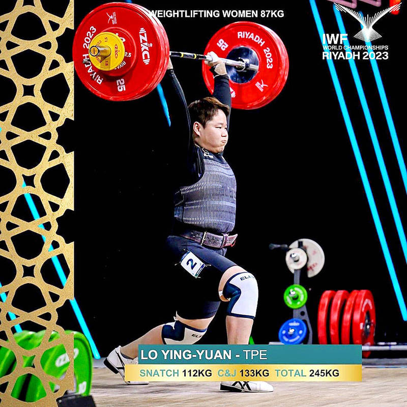 
Taiwanese weightlifter Lo Ying-yuan lifts in the women’s 87kg category at the World Weightlifting Championships in Riyadh on Friday.
Photo from the International Weightlifting Federation’s Facebook page