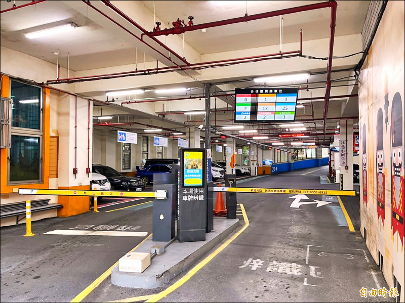 新北市一八四處公有路外停車場全智慧化,建置車牌辨識及智慧尋車等設備。(記者賴筱桐攝) 新北市一八四處公有路外停車場全智慧化,建置車牌辨識及智慧尋車等設備。(記者賴筱桐攝)