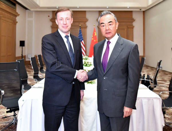 白宫国家安全顾问苏利文（左）16日至17日在地中海岛国马尔他，与中国外交部长王毅（右）举行会谈。（撷取自中国外交部官网）(photo:LTN)