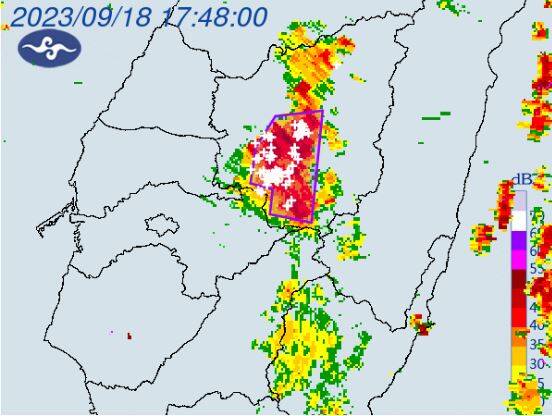 中央氣象署針對南投縣發布大雷雨即時訊息。（圖擷自中央氣象署網站）