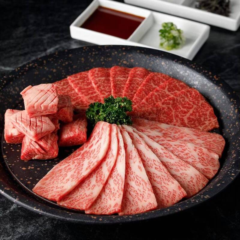 知名燒肉店「八和燒肉」近期因收到大量不明的五星評論，並認為這些未消費的不實評論對其店家有傷害，因此已向Google提出不實申報。（圖擷自八和和牛燒肉專門店臉書專頁）