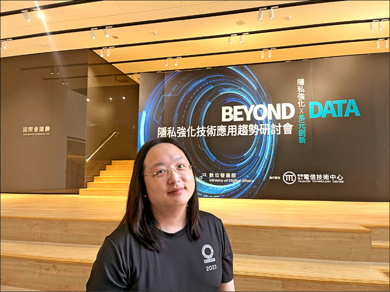 數位部長唐鳳接受「美國之音」專訪時分析,言論審查既會對中國的AI應用、發展形成障礙,AI也會對中國的極權政體帶來極大挑戰。(資料照) 數位部長唐鳳接受「美國之音」專訪時分析,言論審查既會對中國的AI應用、發展形成障礙,AI也會對中國的極權政體帶來極大挑戰。(資料照)