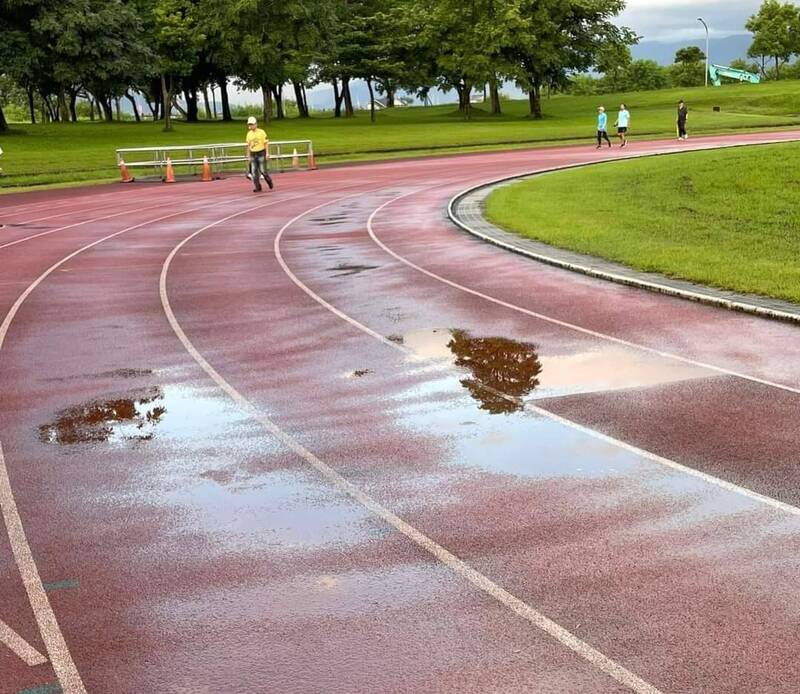 羅東運動公園田徑場斥3千萬鋪設pu跑道 雨後易積水挨批 生活 自由時報電子報