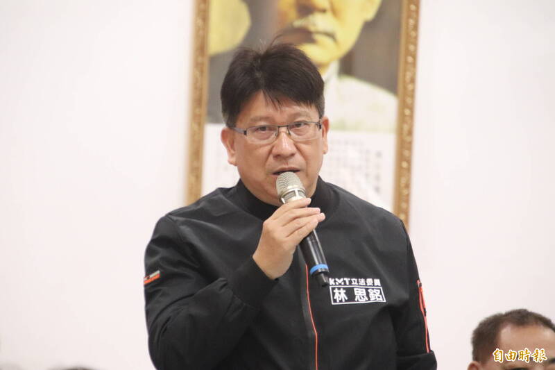 國民黨立委林思銘今天透過辦公室抗議，「繳稅大戶」新竹縣，分得的人均統籌分配款竟是全台最後一名！ （記者黃美珠攝）