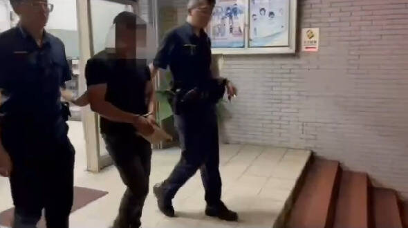 警方訊後將練男依違反入出國及移民法解送移民署台北市專勤隊收容，等候遣返。 （記者鄭景議翻攝）