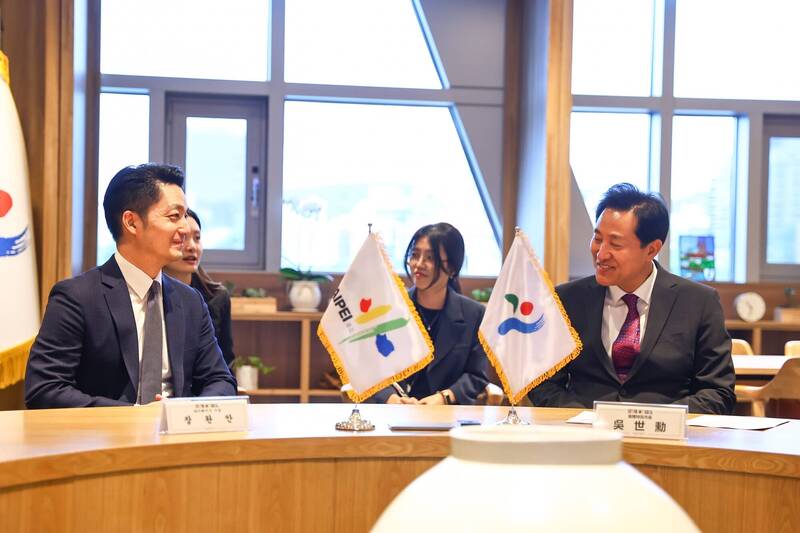 蔣萬安此次出訪韓國，與首爾市長吳世勳見面。（北市府提供）