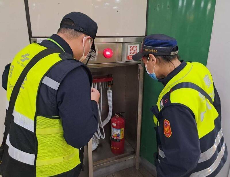 台北捷運警察隊全面加強巡邏。（資料照，記者劉慶侯翻攝）