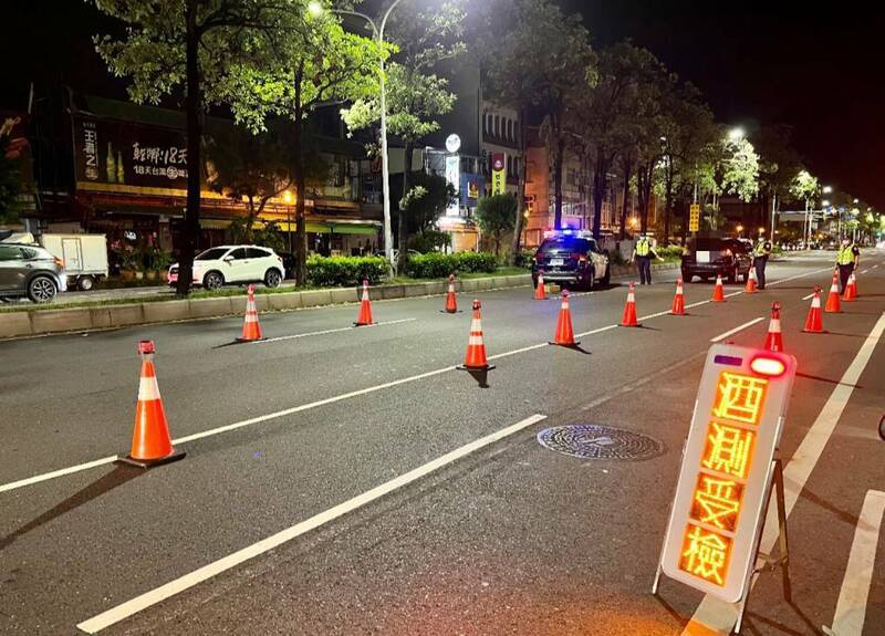 台南市警六分局將於中秋連假連續四天加強取締酒駕。（南市警六分局提供）