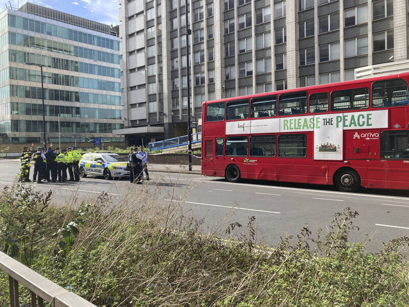 英国1名15岁少女在上学途上被刺伤后不幸身亡。（美联社）(photo:LTN)