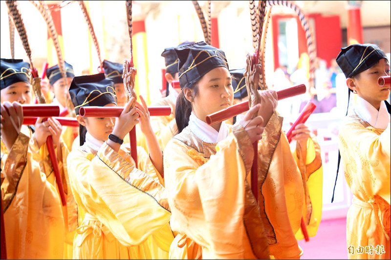 祭孔 東門國小生獻六佾舞 - 生活 - 自由時報電子報