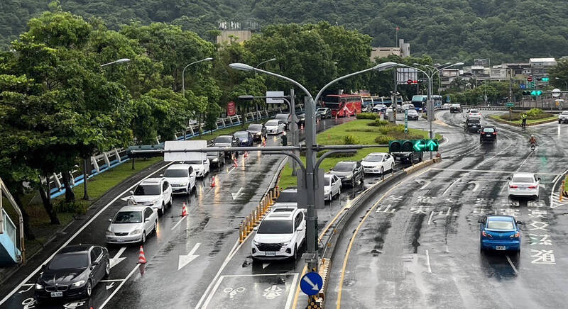 蘇花路廊29日南向車潮。（蘇澳警分局提供）