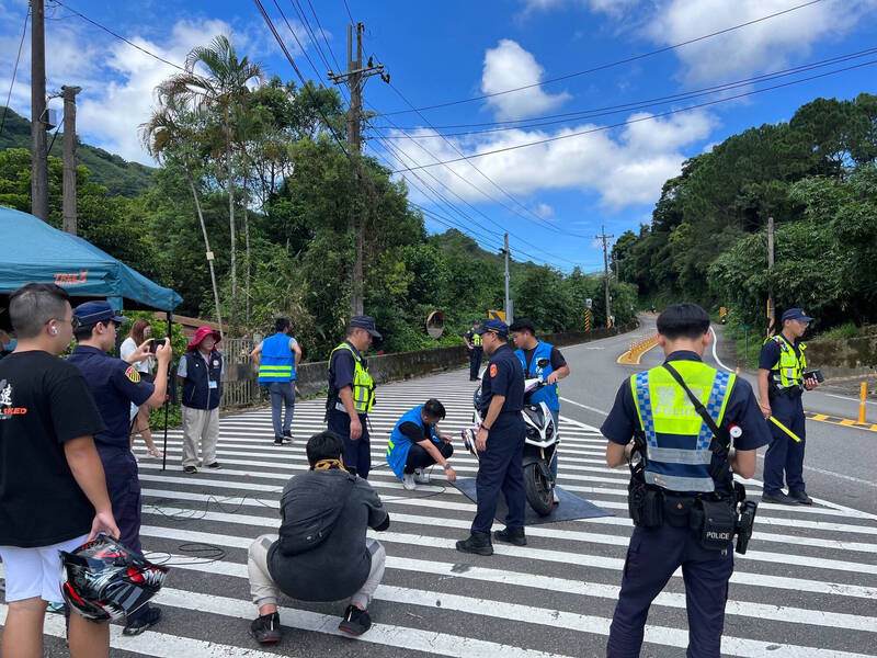 桃園警方10月份持續編排及執行「台7乙線假日防制事故及危險駕車」勤務，嚴格取締跑山車輛車體改裝、危險駕駛行為。（記者闕敬倫翻攝）