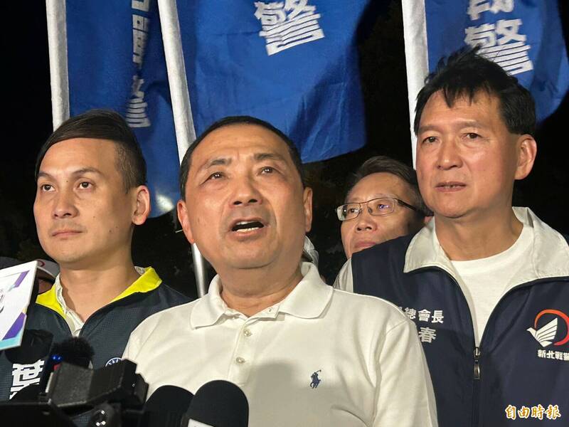 民眾黨拋出「藍白合」條件，民調者低退選，侯友宜對此表示重點是實現政黨輪替。（記者許倬勛攝）