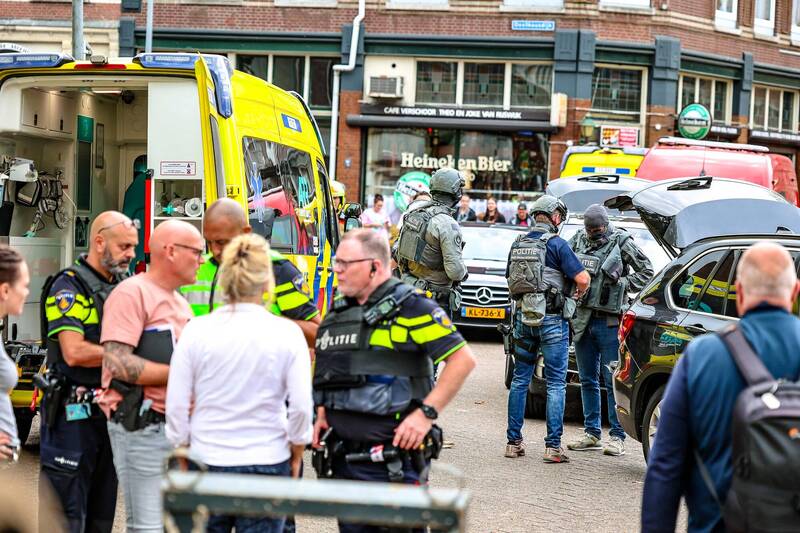 荷蘭鹿特丹市週四爆發連環槍擊案，警方出動精銳部隊。（法新社）