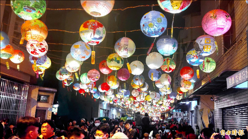 「二○二四普濟燈會in日本」獲選為亮點計畫，將於明年赴日本展出。（記者蔡文居攝）