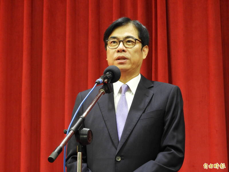 侯友宜夜宿高雄搶南部選票，陳其邁受訪時強調，市長工作就是要市民照顧好。（記者葛祐豪攝）