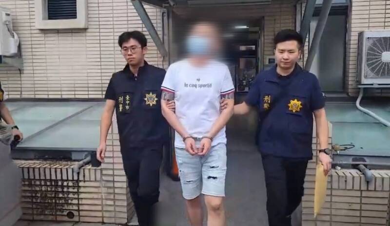 警方拘提竹聯幫弘仁會台北分會小組長孫男等人到案。（記者陸運鋒翻攝）