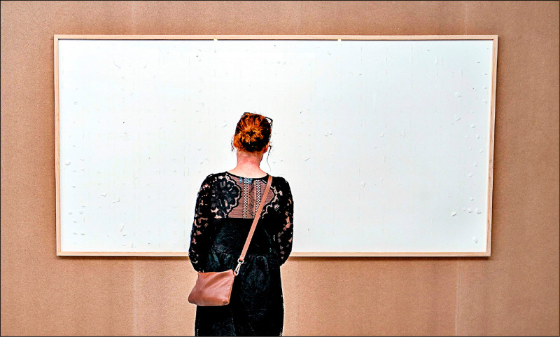 丹麥藝術家哈寧引發爭議的作品「捲款跑路」。（法新社）