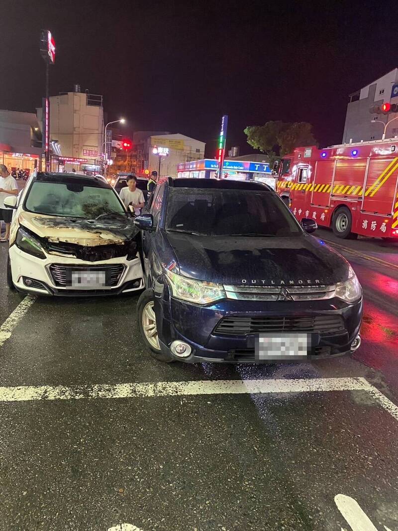 台中市大雅區車禍引發火燒車，幸無人傷亡。（民眾提供）