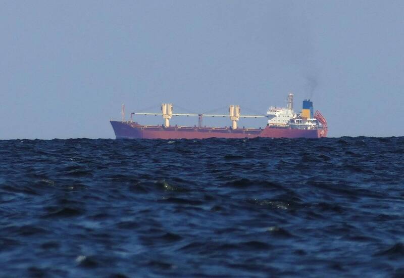 冒著被戰火波及的風險，民用貨船「AZARA」22日抵達位於烏克蘭南部敖德薩（Odesa）的1座海港。（歐新社）