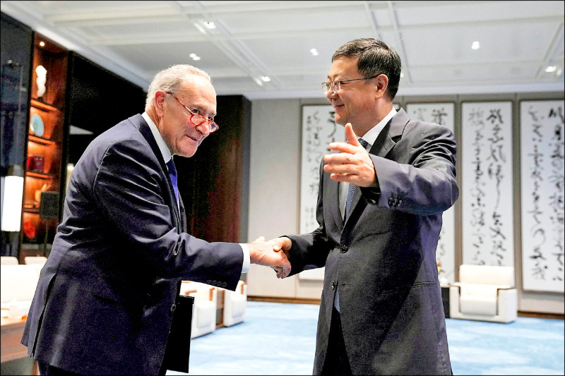 美参议院多数党领袖舒默率代表团访问中国，与中共上海市委书记陈吉宁会面。（路透）(photo:LTN)