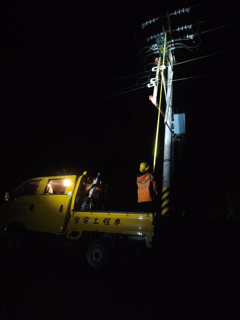 小犬重襲蘭嶼 台電力拚今日全面復電