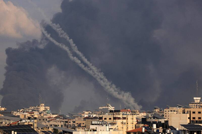 哈玛斯10日从加萨朝以色列发射火箭弹，进行新一轮攻击。（法新社）(photo:LTN)