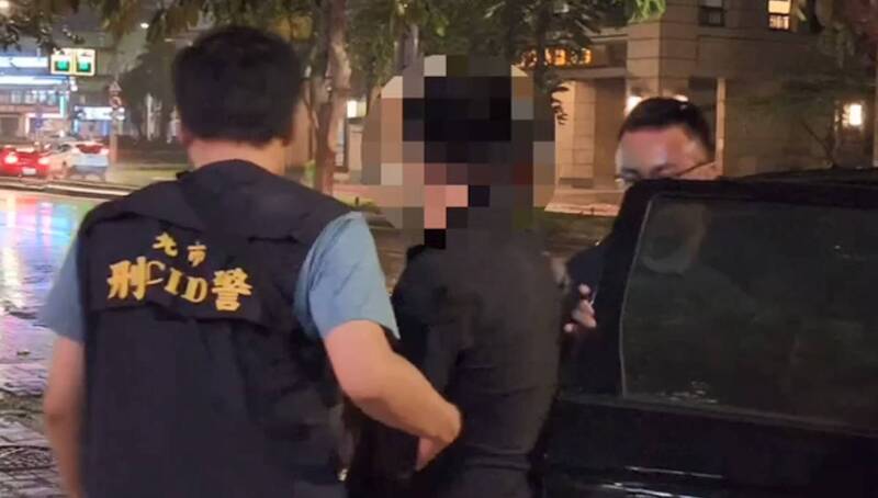「背包狂人」創辦人劉姓男子遭警方逮捕到案。（記者陸運鋒翻攝）