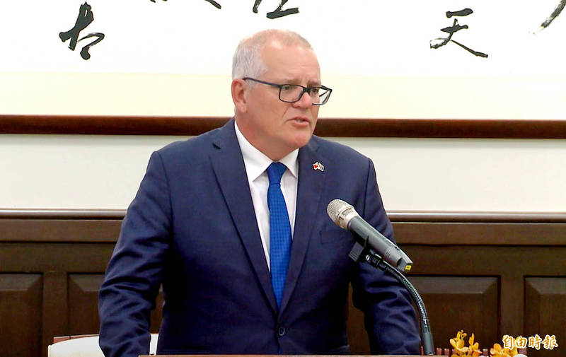 Former Australian prime minister Scott Morrison speaks during a meeting with President Tsai Ing-wen at the Presidential Office in Taipei yesterday.
Photo: Chen Yun, Taipei Times