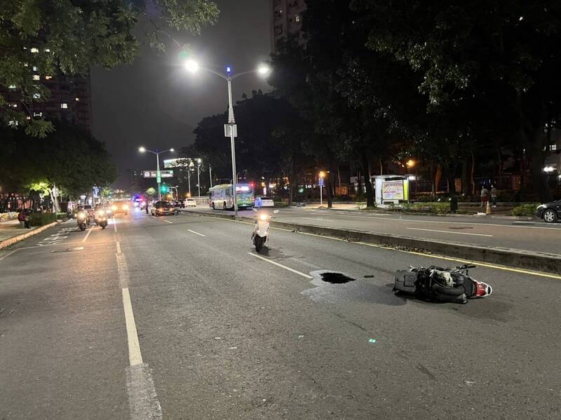 太詭異！高雄男騎機車逆向突偏往快車道 與汽車衝撞不治
