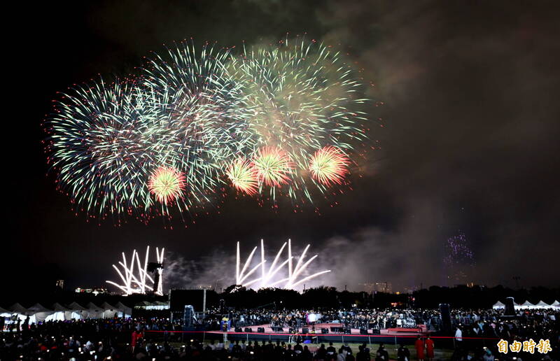 國慶焰火昨在台中中央公園施放，卻被民眾批評「史上最爛」。（資料照，記者廖耀東攝）