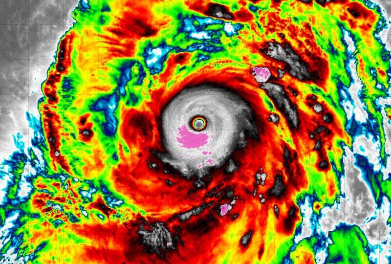 氣象專家指出，目前「布拉萬」強度已達極致，已追平今年第2號颱風「瑪娃」所創的紀錄，並列「今年最強」。（圖擷自tropical tidbits）