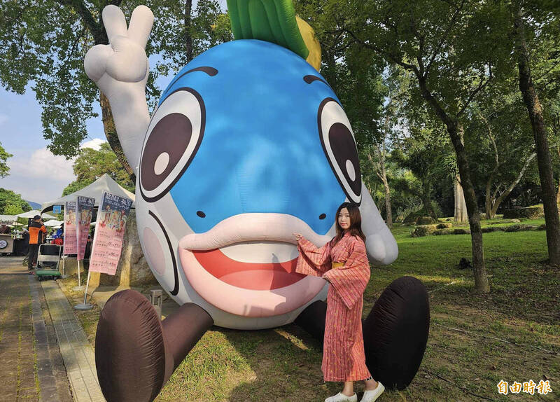 百件浴衣免費租借拍美照。(記者楊金城攝) 百件浴衣免費租借拍美照。(記者楊金城攝)
