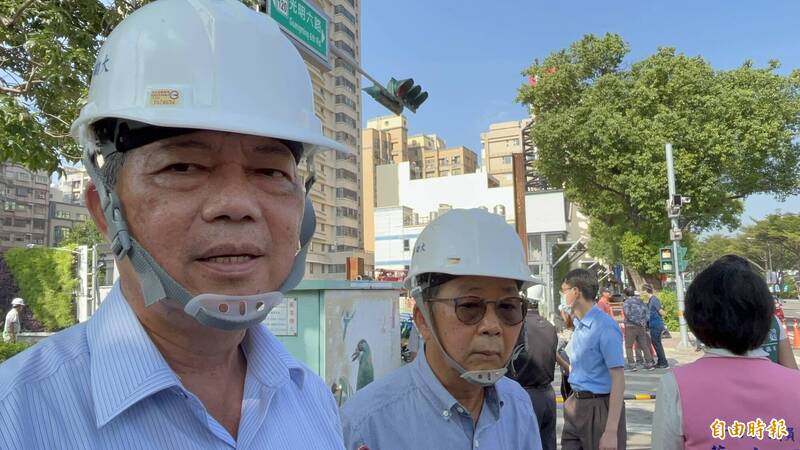 新業建設董事長卓勝隆（右）和總經理簡福榮（左）今出面致歉，強調公司會負起責任，並將提撥2000萬元的責任保證金，期警惕不再有閃失。 （記者廖雪茹攝）