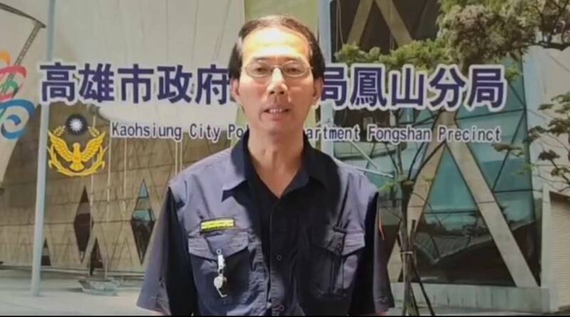 鳳山警分局督察組長陳正資回應退警控吃案。（警方提供）