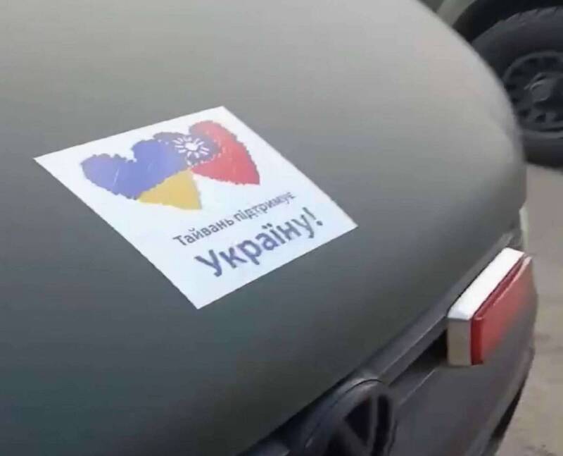 畫面曝光！台灣救護車衝烏克蘭前線搶救中彈大兵